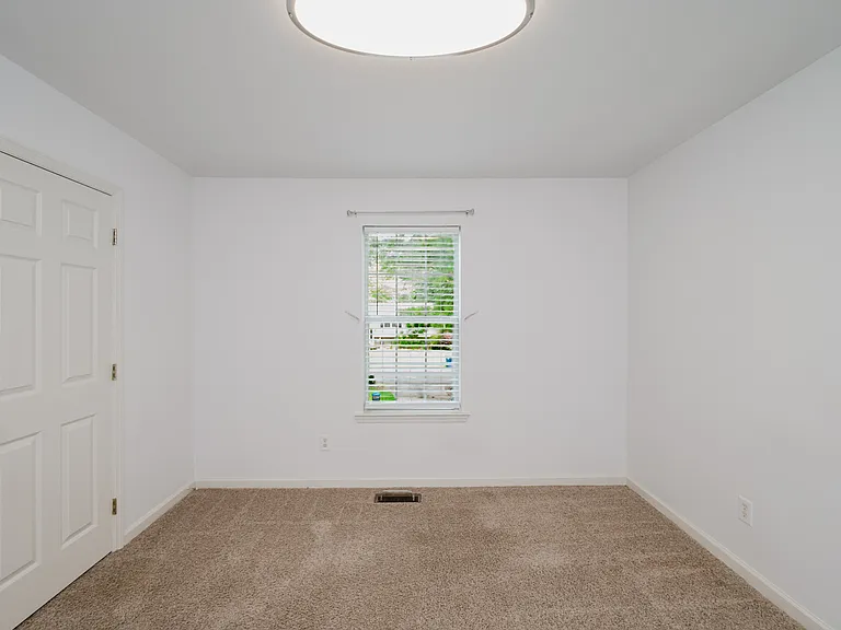 120 Lynn Dr — Photo 24