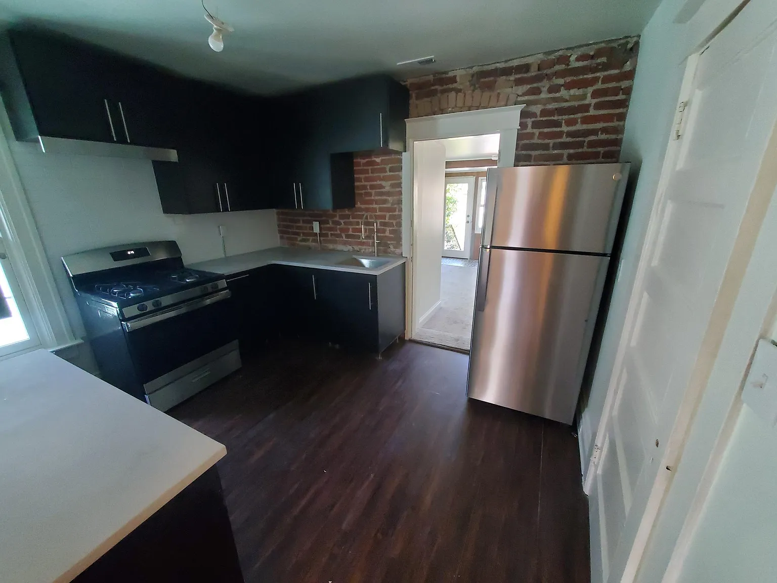 3 bed, 1100 sqft, $2,500 — Photo 4