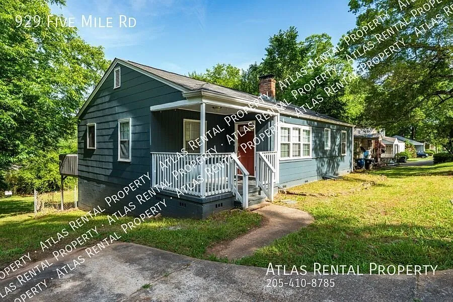 Pet-Friendly 3-Bedroom Home with Granite & Hardwood Floors! — Photo 3