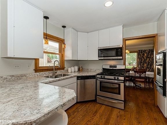 4th image of 2900 W 90th St
