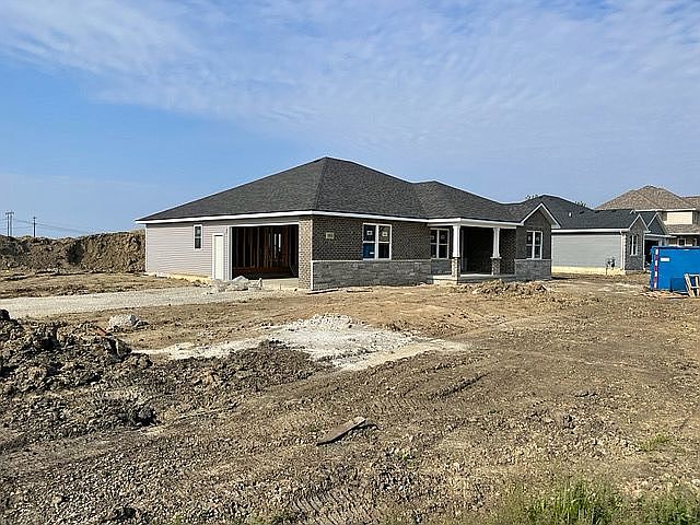 2nd image of 1000 Hummingbird Ln