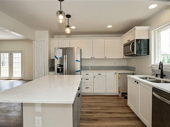 4th image of 263 N Woodridge Dr
