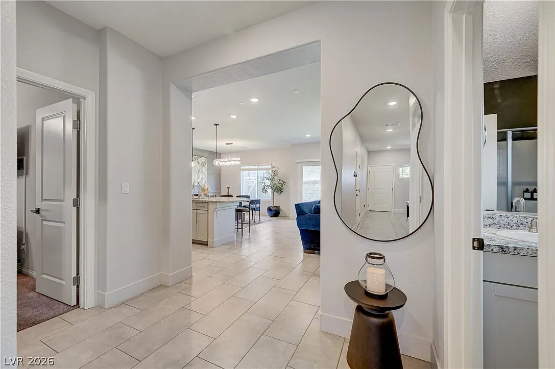 5 bed, 3.0 bath, 2660 sqft, $3,295 — Photo 3