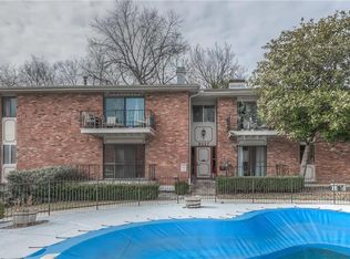8227 Santa Fe Dr APT 2, Overland Park, KS 66204