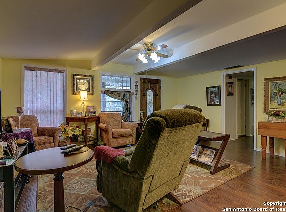 3rd image of 226 Dresden Dr