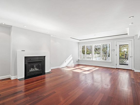 5th image of 32 Thoreau St #32
