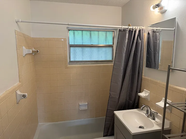 554 NE 2nd Ave — Photo 7