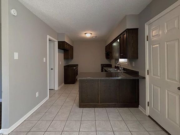 5th image of 3483 Sealy Ave