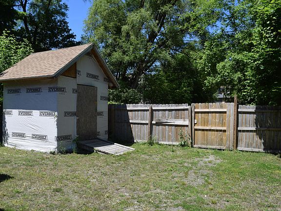 3rd image of 908 W Grand Ave