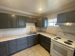 8278 Pine St, Taylor, MI 48180