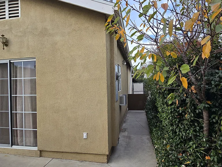 6212 Zelzah Ave — Photo 4