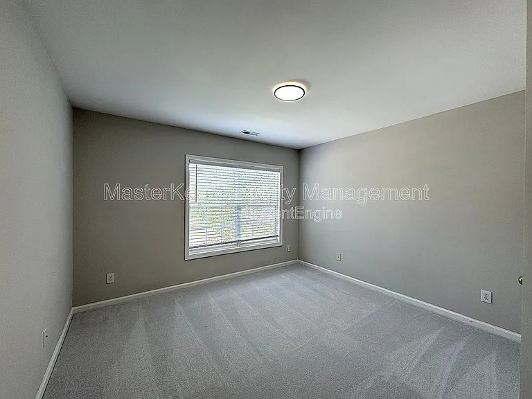 204 Straywhite Ave — Photo 14