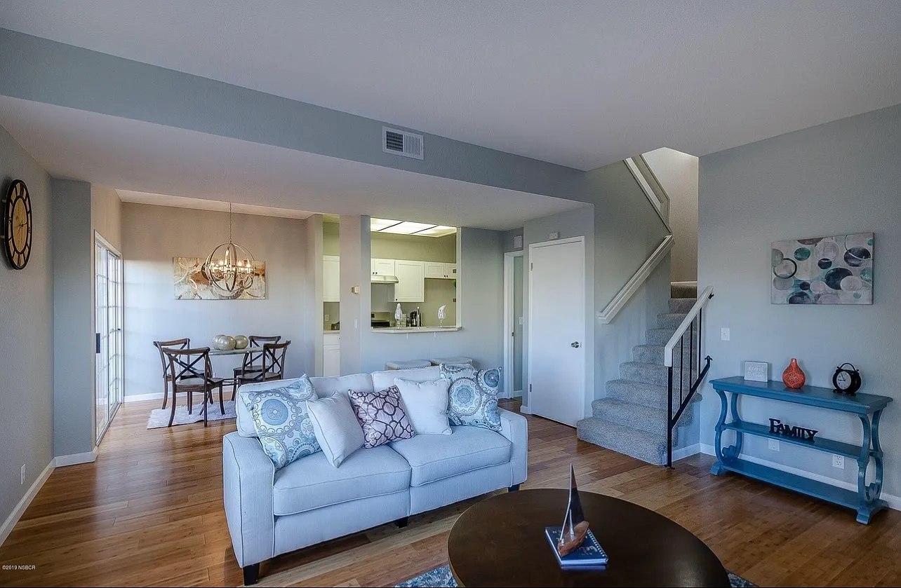 2 bed, 2.5 bath, 1047 sqft, $2,800 — Photo 1
