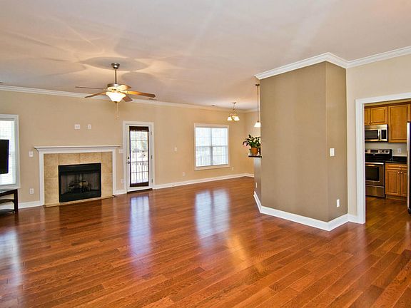 5th image of 104 Wild Oak Dr