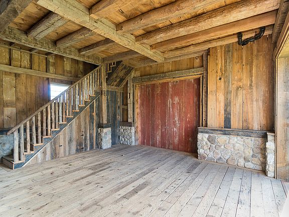 3rd image of 8 Sea St