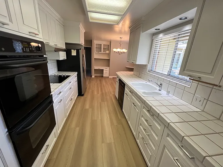 20607 Russell Ln — Photo 4