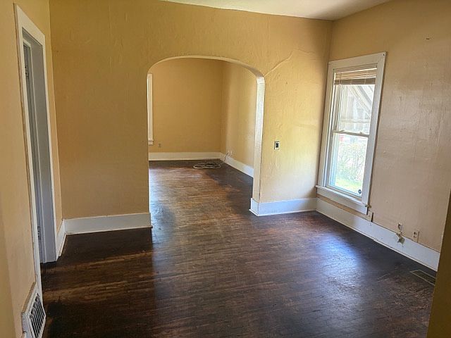 1st image of 806 Pearl St