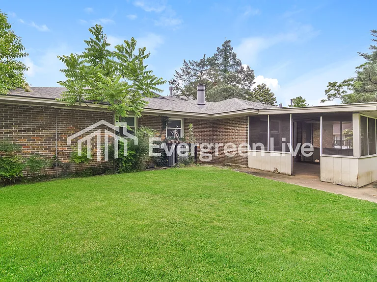 2124 Cottingham Dr — Photo 14