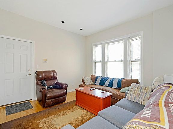 2nd image of 536 N Armour St #2