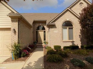 20519 Columbia Dr, Macomb, MI 48044