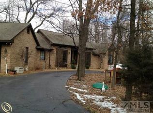 657 Highland Dr, Oxford, MI 48371