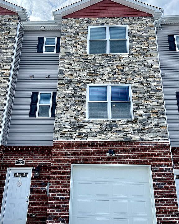 1st image of 207 N Mimosa Ln