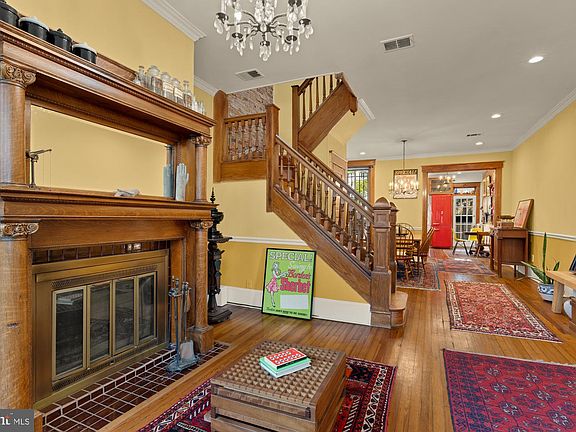 3rd image of 543 11th St SE