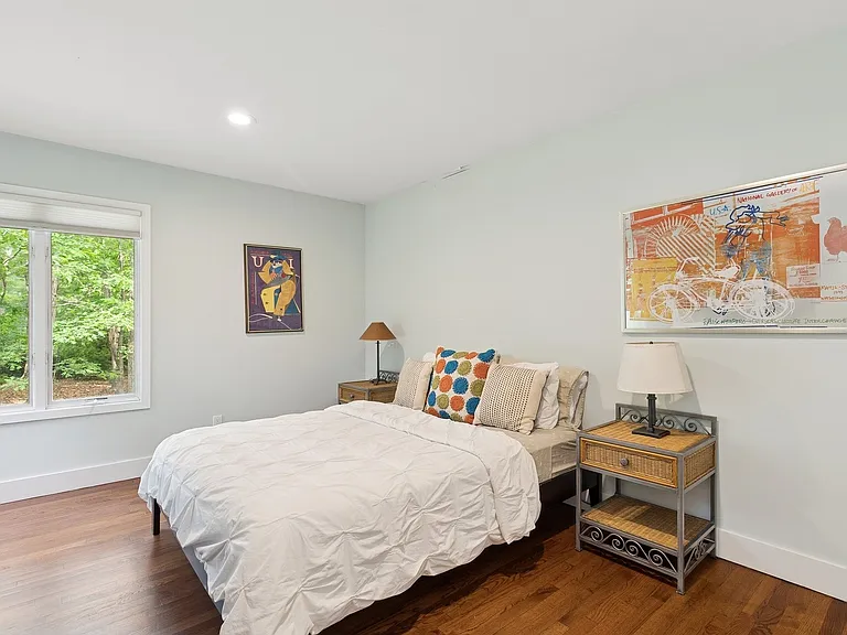 31 Montauk Ave — Photo 16