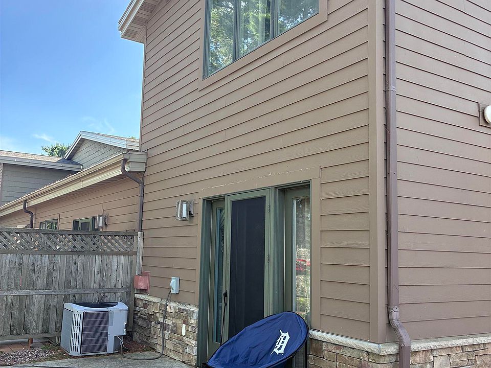2nd image of 351 W Main St