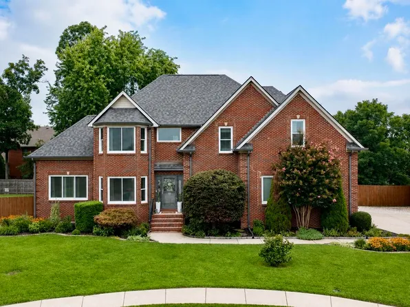 608 Lacewood Ct, Berea, KY 40403
