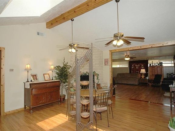 5th image of 510 Portage Ln