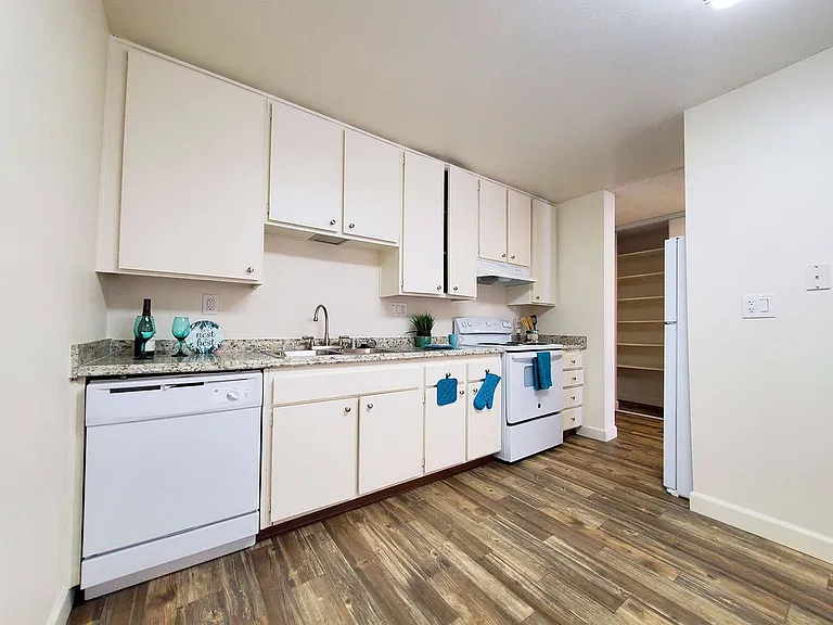 Villa Mesa Apartments — Photo 6