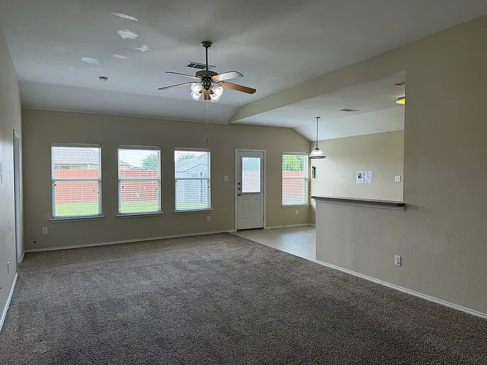 301 Meadow Lark Ln — Photo 3