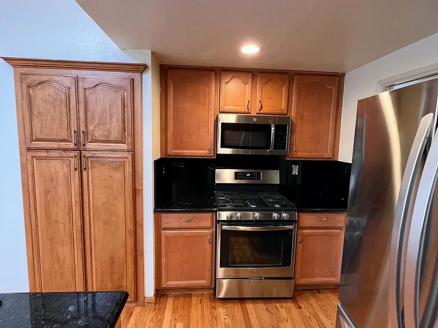 3 bed, 1410 sqft, $4,590 — Photo 3