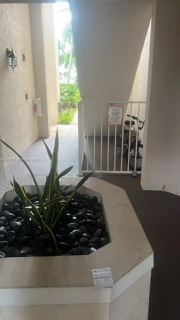 St Mortiz At Doral Condo — Photo 2
