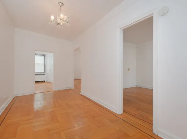 340 E Mosholu Parkway S image 1 of 10