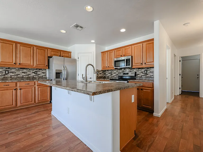 3402 S 82nd Ln — Photo 7