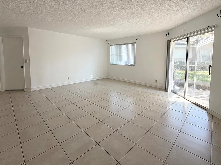 9977 Westview Dr #111 — Photo 11