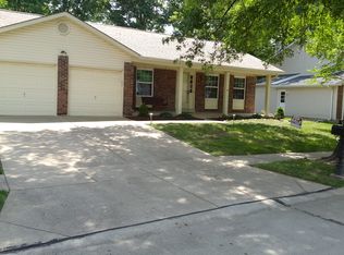 820 Justerini Dr, Ballwin, MO 63011
