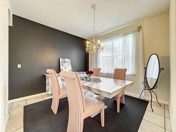 5th image of 832 Cumberland Cir