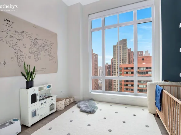 200 East 95th Street image 6 of 14