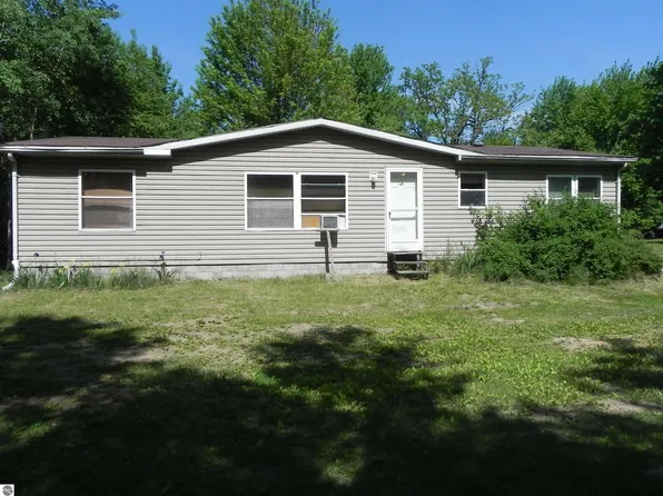 5155 Brooks Rd, Saint Louis, MI 48880