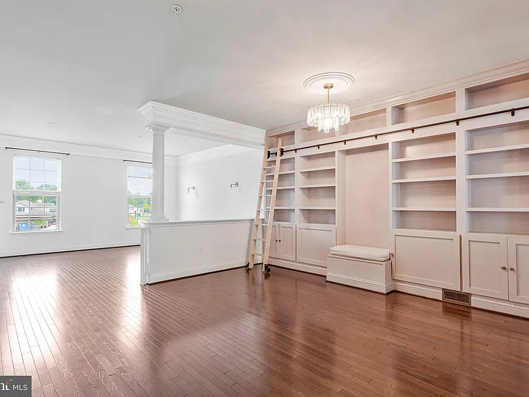 703 Skippers Ln — Photo 11