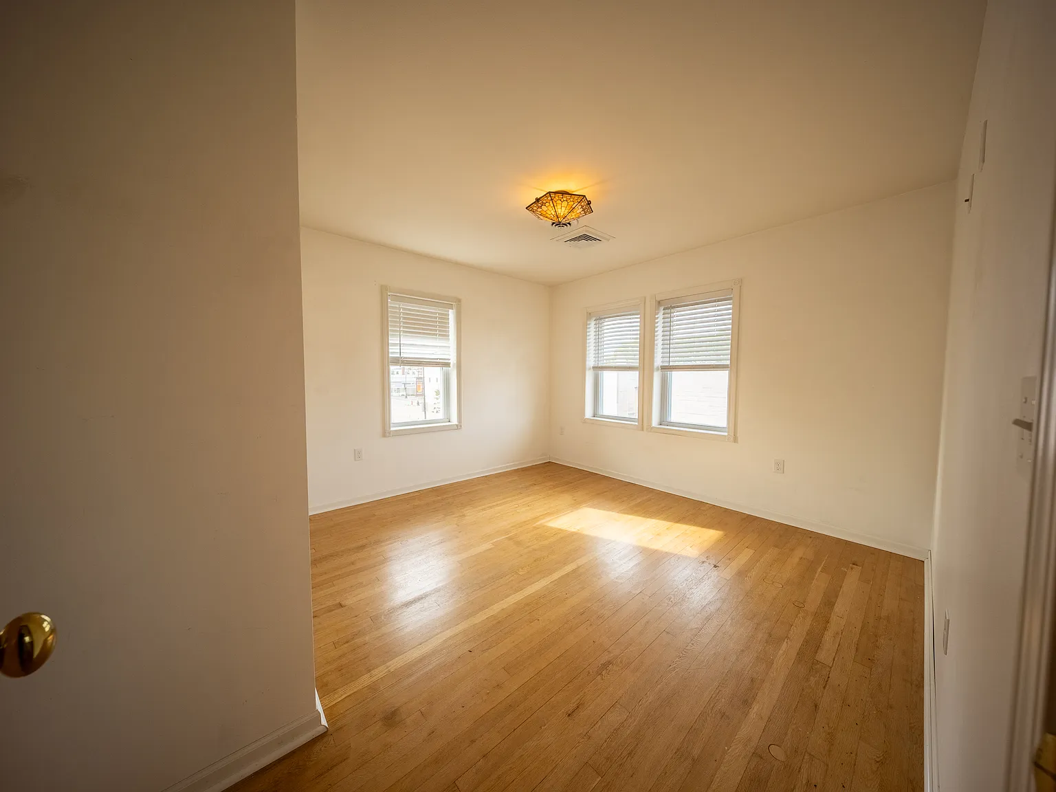 2 bed, 850 sqft, $1,550 — Photo 2