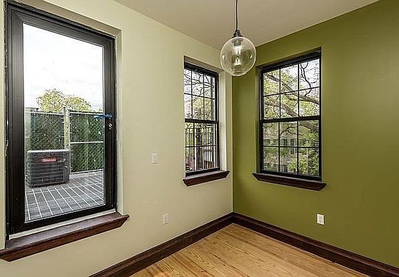 5th image of 689 Lorimer St #21