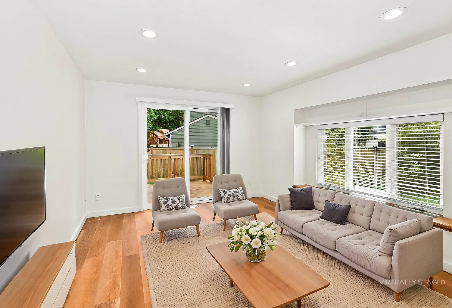 **Fully Remodeled Sammamish Home With Huge Fenced Yard Available Now For Rent — Photo 2