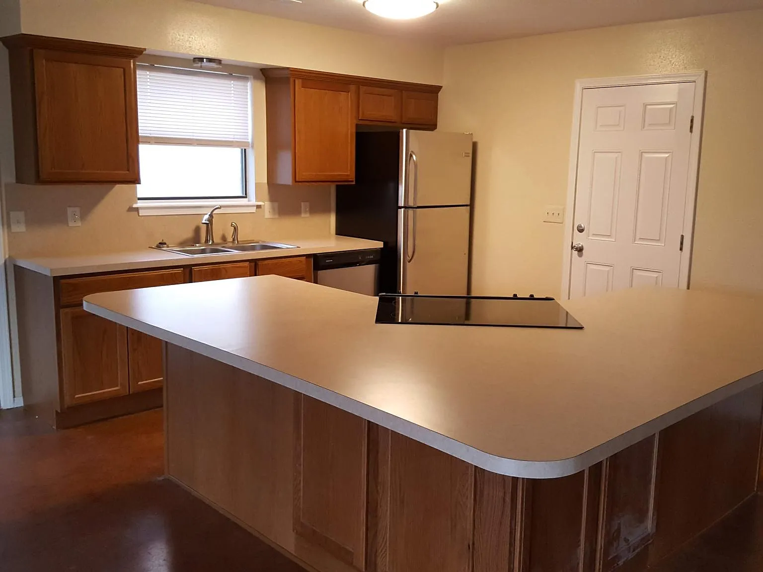 3 bed, 1510 sqft, $1,800 — Photo 2