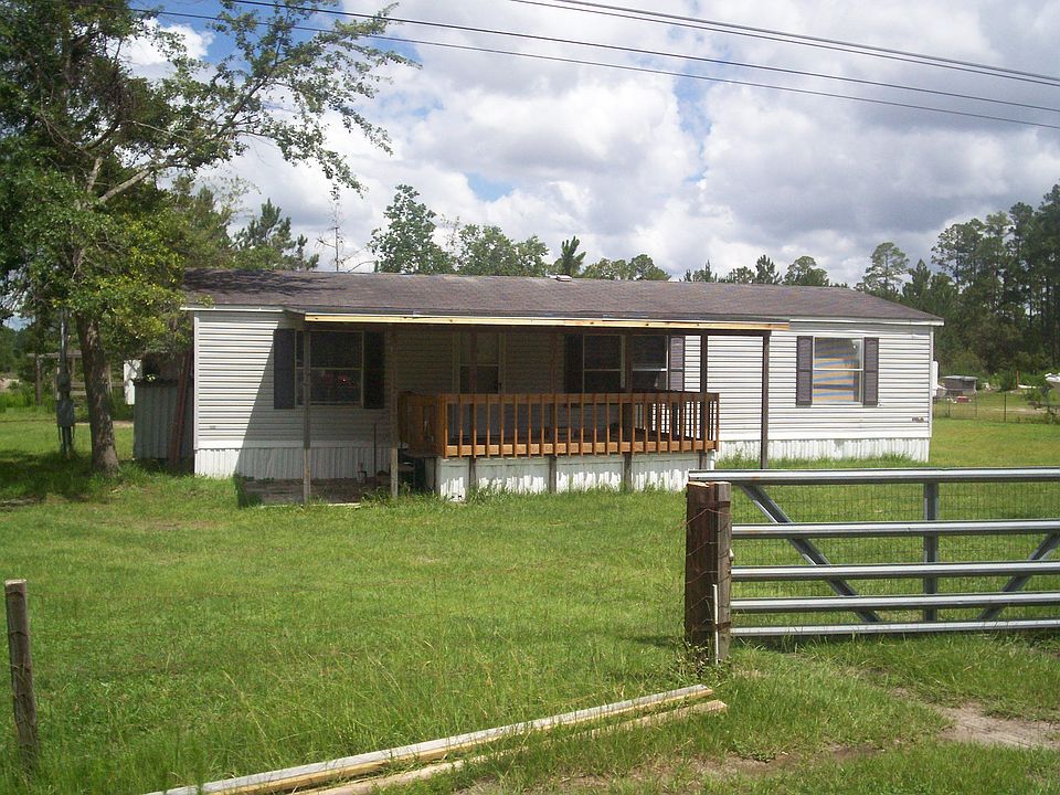 Corner Lot---1.14 Acres--1 Horse Allowed