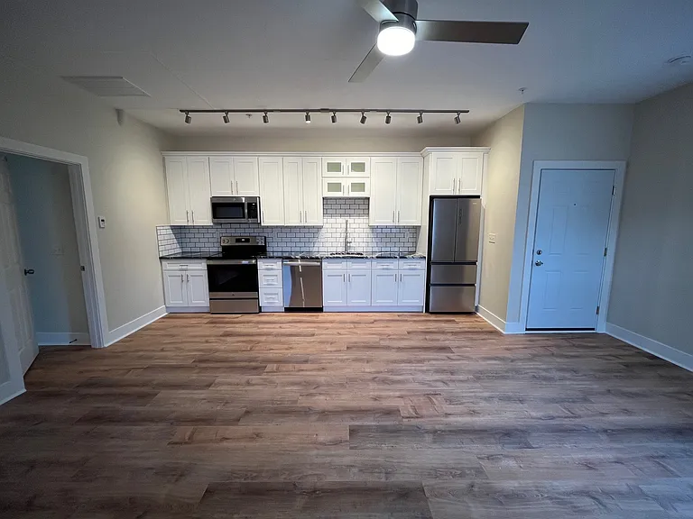 200 Amber St — Photo 19