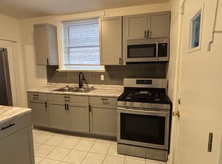 8524 S Bennett Ave APT 2, Chicago, IL 60617